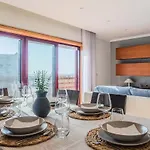 Spacious Seafront - Family Friendly 加亚新城