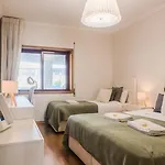 Spacious Seafront - Family Friendly 加亚新城