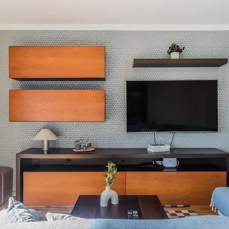 Spacious Seafront - Family Friendly *