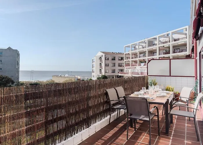 Spacious Seafront - Family Friendly *