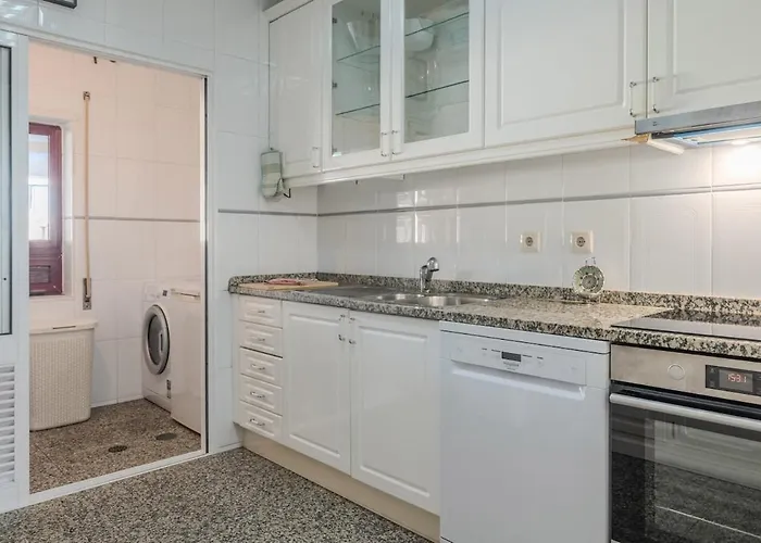 Spacious Seafront - Family Friendly Apartamento *