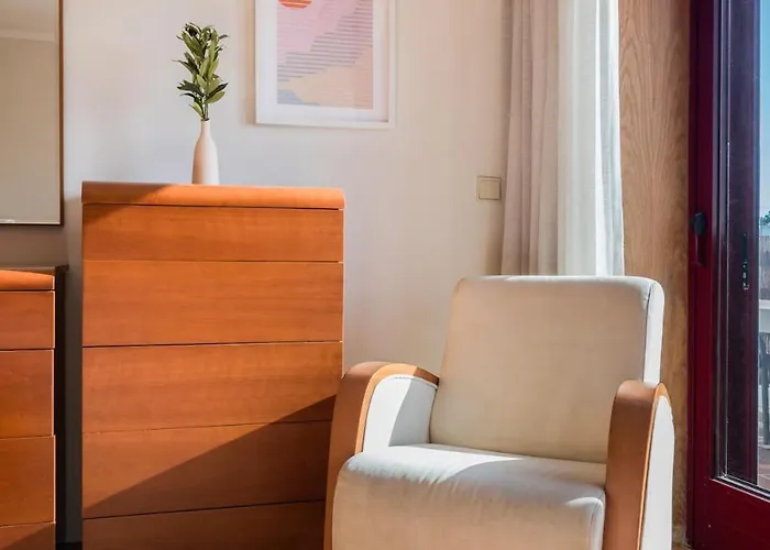 Spacious Seafront - Family Friendly Apartamento