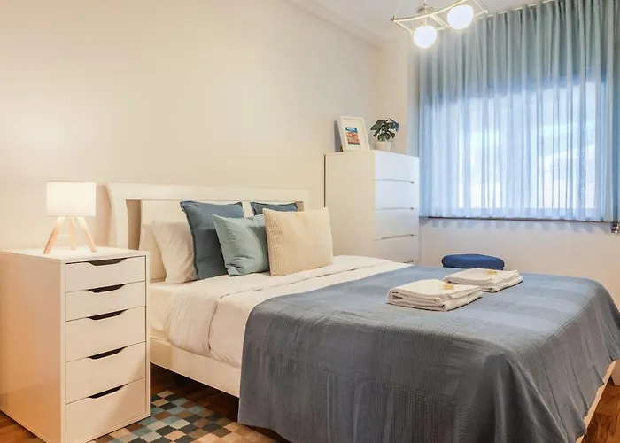 Spacious Seafront - Family Friendly Apartamento *