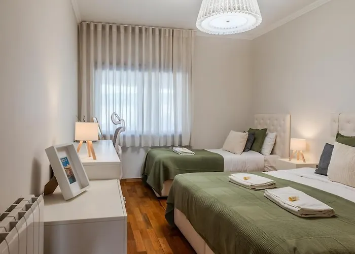 Spacious Seafront - Family Friendly