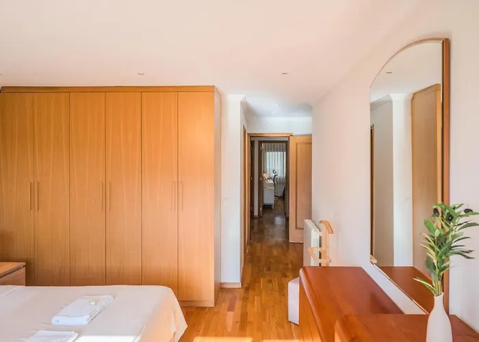 Spacious Seafront - Family Friendly *