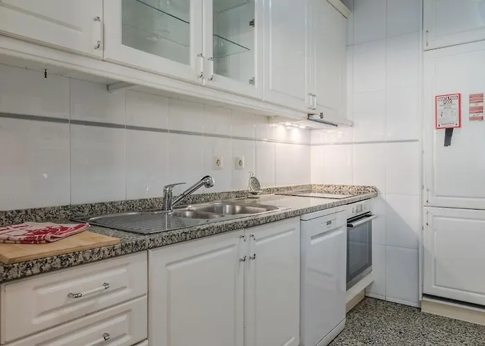 Spacious Seafront - Family Friendly