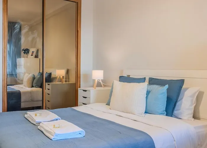 Apartamento Spacious Seafront - Family Friendly *