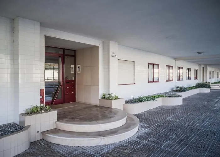 Spacious Seafront - Family Friendly Apartamento *