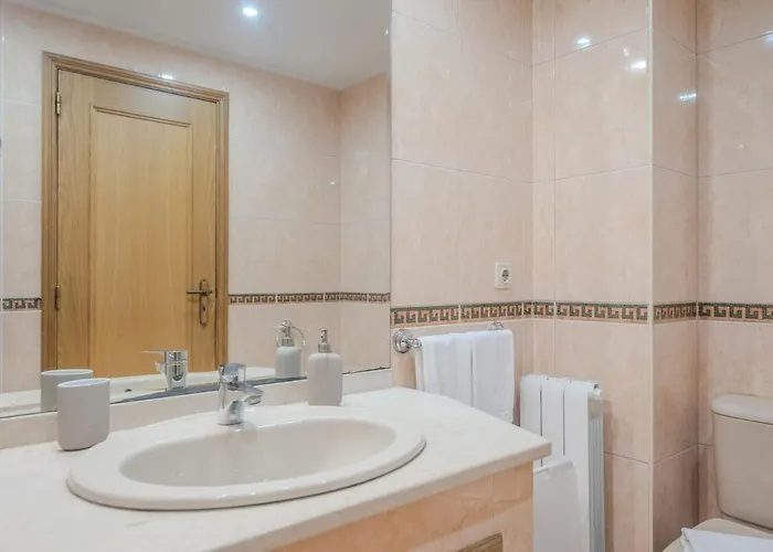 Spacious Seafront - Family Friendly