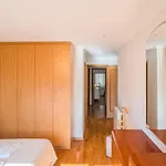 Spacious Seafront - Family Friendly *