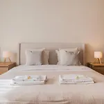 Spacious Seafront - Family Friendly *