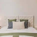 Spacious Seafront - Family Friendly * 빌라노바데가이아