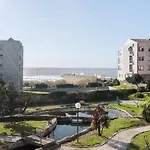 Apartment Spacious Seafront - Family Friendly