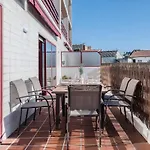 Apartment Spacious Seafront - Family Friendly *