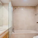 Spacious Seafront - Family Friendly