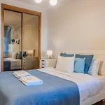 Apartment Spacious Seafront - Family Friendly *