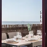 Spacious Seafront - Family Friendly