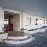 Spacious Seafront - Family Friendly Apartment *