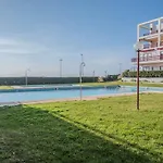 Apartment Spacious Seafront - Family Friendly *