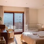 Apartment Spacious Seafront - Family Friendly *