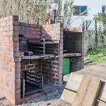 Spacious Seafront - Family Friendly *