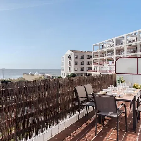 Spacious Seafront - Family Friendly *
