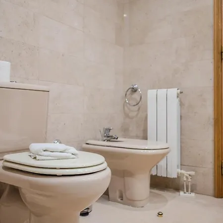 Spacious Seafront - Family Friendly Apartment *