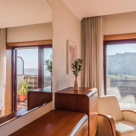 Spacious Seafront - Family Friendly