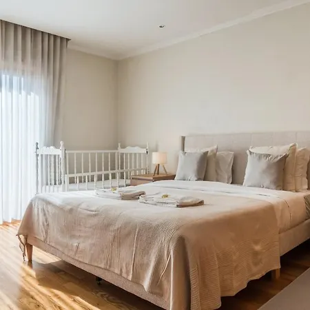 Spacious Seafront - Family Friendly