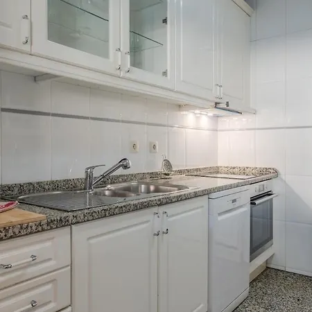 Spacious Seafront - Family Friendly