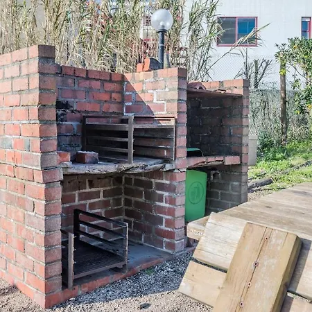 Spacious Seafront - Family Friendly *