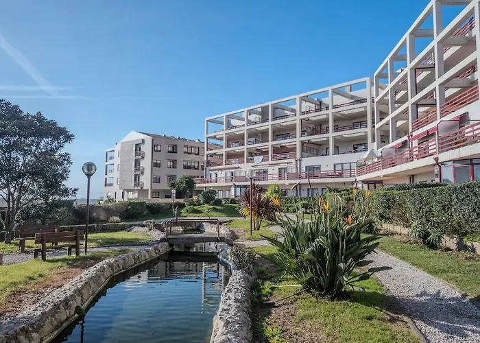 Spacious Seafront - Family Friendly *