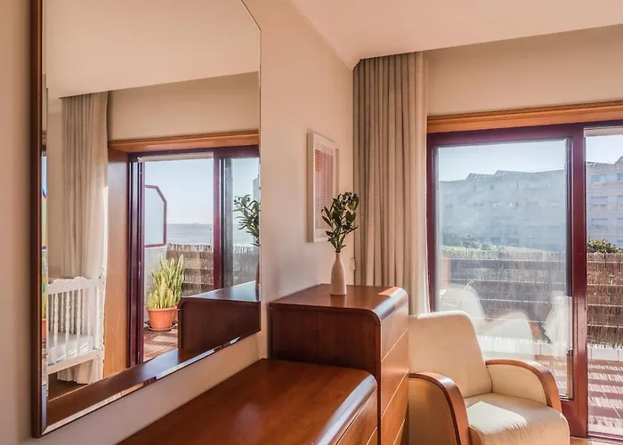 Spacious Seafront - Family Friendly