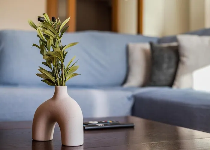 Apartment Spacious Seafront - Family Friendly *