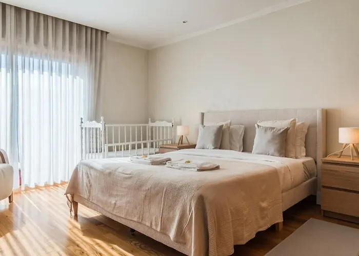 Spacious Seafront - Family Friendly