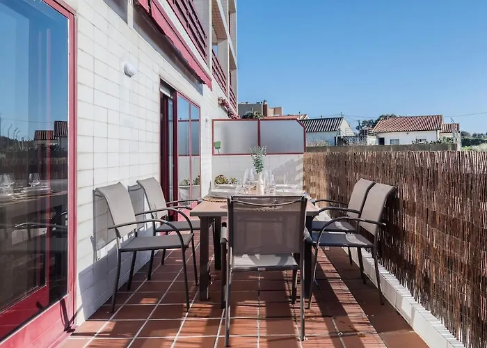 Apartment Spacious Seafront - Family Friendly *