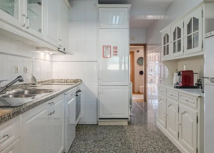 Spacious Seafront - Family Friendly *