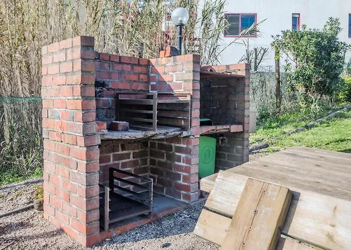 Spacious Seafront - Family Friendly *