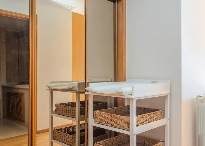 Apartment Spacious Seafront - Family Friendly *